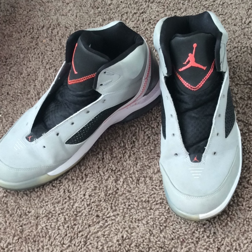 Air Jordan grey wolf